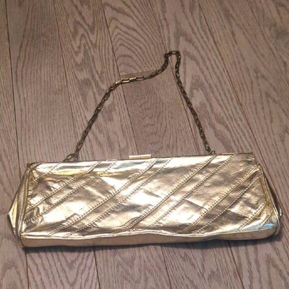 Aldo Fancy Gold Cluth With Chain - Good Condition - Picture 1 of 4